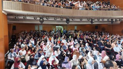 محافظ بورسعيد يشهد فعاليات القوافل التعليمية بمدرسة بورسعيد الثانوية بنات