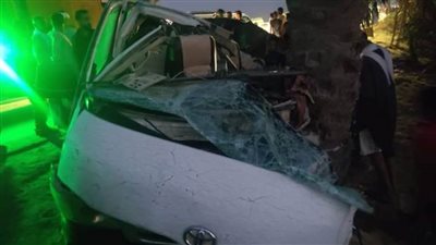 مصرع 3 أشخاص وإصابة 10 آخرين فى حادث تصادم ميكروباص ومينى باص بالصف