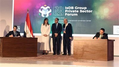 رئيس الوزراء يشهد توقيع عدد من الوثائق على هامش انعقاد الدورة الـ 47 للاجتماعات السنوية لمجموعة البنك الإسلامي للتنمية بشرم الشيخ