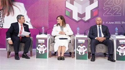 وزير النقل يستعرض جهود مواجهة التغيرات المناخية للحد من انبعاثات الغازات الدفيئة (صور)