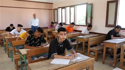 رصد 45 حالة غش وحيازة موبايل في لجان امتحانات الدبلومات الفنية اليوم