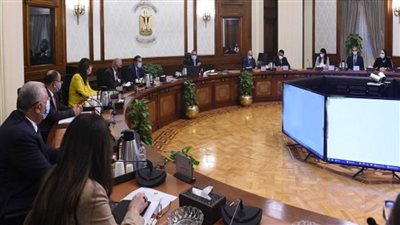 رئيس الوزراء يترأس اجتماع اللجنة العليا للأداء الاقتصادي (صور)