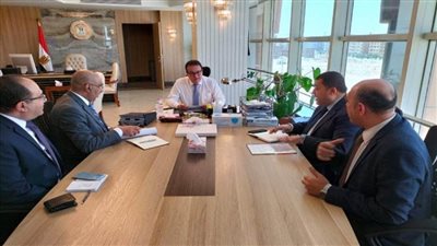 د. خالد عبد الغفار يبحث سبل تحسين الخدمات الطبية المقدمة للمواطنين (صور)