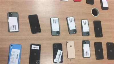 ضبط 13 آيفون وساعتين سمارت مهربين مع راكب في مطار القاهرة