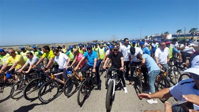 وزير الرياضة ومحافظ بورسعيد يشاركان في ماراثون دراجات (صور)
