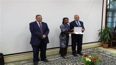 وزير الرى يوزع شهادات برامج تدريبية لـ46 متدربا من 15 دولة إفريقية (صور)