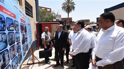 رئيس الوزراء يتفقد وحدة طب الأسرة بقرية 
