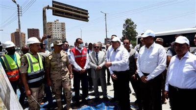 رئيس الوزراء يفاجئ مرافقيه بطلب تفقد مشروع كباري شربين لمتابعة تطوير المزلقانات