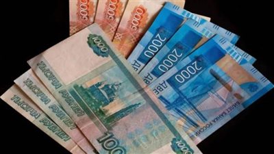 الروبل الروسي يسجل أعلى مستوى له أمام الدولار الأمريكي واليورو