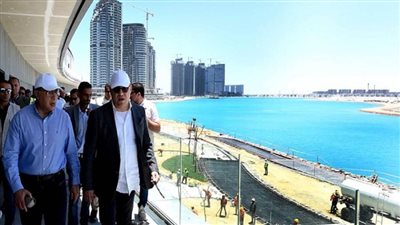 رئيس الوزراء يبدأ جولة تفقدية لمتابعة سير العمل بالمشروعات الجاري تنفيذها بمدينة العلمين الجديدة (صور)