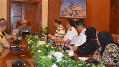 محافظ بورسعيد يلتقي رؤساء الأحياء ويشدد علي تكثيف أعمال إزالة الاشغالات والتعديات