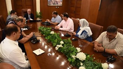 محافظ بورسعيد يشدد على إزالة الإشغالات والتعديات بالأحياء