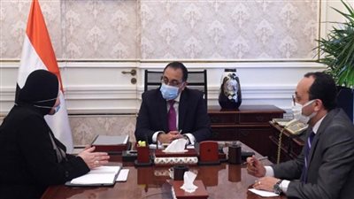 رئيس الوزراء يستعرض مع وزيرة التجارة فعاليات منتدى 