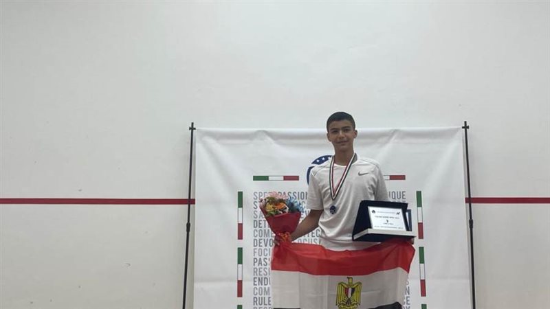 اللاعب على عزت
