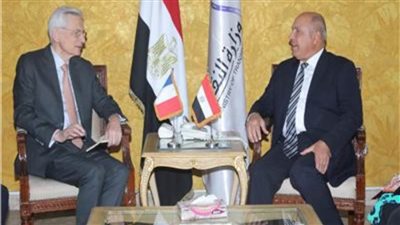 وزير النقل والسفير الفرنسي يبحثان مستجدات تطوير الخط الأول لمترو الأنفاق