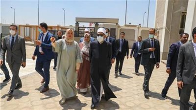 الإمام الأكبر يتفقد مركز تطوير تعليم الطلاب الوافدين بالأزهر 