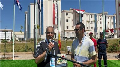 مراسم رفع علم مصر على مدخل القرية المتوسطية بالجزائر  