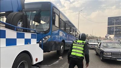تعطل أتوبيس نقل عام على محور 26 يوليو