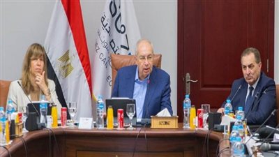 اقتصادية قناة السويس تستضيف مائدة مستديرة مع ممثلي شركات الوقود الأخضر (صور)