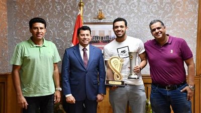 وزير الرياضة يستقبل مصطفي عسل بعد تتويجه ببطولة العظماء الثمانية (صور)