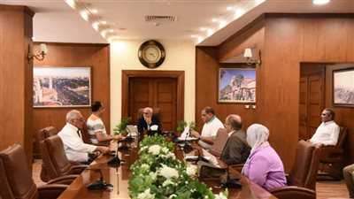 محافظ بورسعيد يلتقي رئيس قطاع شبكات كهرباء بورسعيد