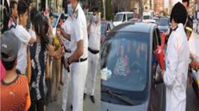 رجال الشرطة يشاركون المواطنين الاحتفال بعيد الأضحى