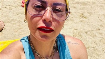 لقاء الخميسي تشارك جمهورها بصورة لها على شاطئ البحر|  صور