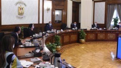 رئيس الوزراء يستعرض عددا من المشروعات الإنتاجية والصناعية المقترحة بعدة قطاعات