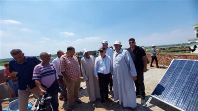 خلال جولته التفقدية ببحيرة المنزلة محافظ بورسعيد يلتقي عددا من أهالي البحيرة والصيادين