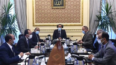 رئيس الوزراء يتابع موقف تقنين أوضاع اليد على أراضي الدولة (صور)
