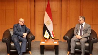 وزير السياحة يودع سفير قبرص بالقاهرة قبيل انتهاء مهام منصبه