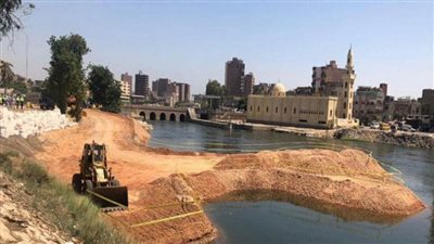 وزير الري يستعرض الموقف التنفيذي لمشروع قناطر ديروط الجديدة (صور)