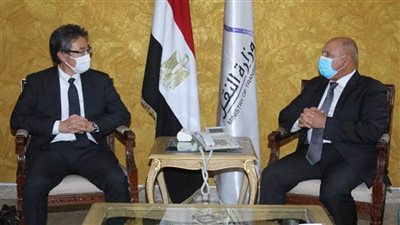 وزير النقل يلتقي نائب رئيس وكالة التعاون الدولي اليابانية لبحث تدعيم التعاون (صور)