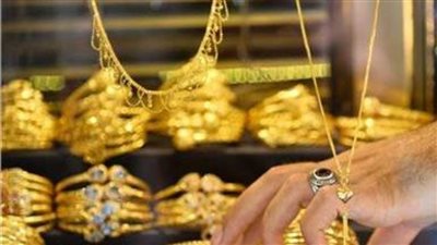 قوة الدولار تهبط بالذهب دون مستويات 1700 دولار للأوقية 