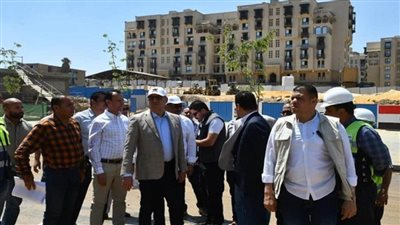 وزير الإسكان يتفقد سير العمل بمشروع تطوير 