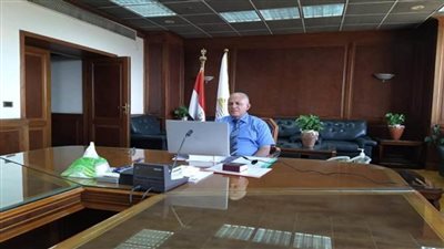 وزير الري يبحث مع 