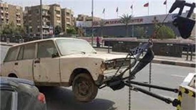 خلال 24 ساعة.. رفع 51 سيارة ودراجة نارية متهالكة من الشوارع والميادين 