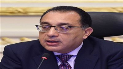رئيس الوزراء يستعرض تقريرا بشأن مسابقة التعاقد مع 30 ألف معلم 