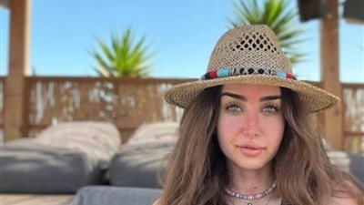 هنا الزاهد تتألق في أحدث ظهور على الشاطىء