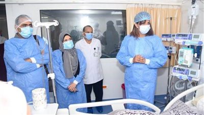 وزيرة الهجرة تزور الطفل 