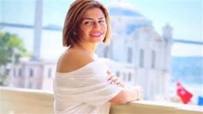 بإطلالة جذابة.. منة فضالي تلفت الأنظار