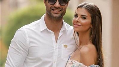 كريم فهمي وزوجته يخطفان الأنظار في أحدث ظهور