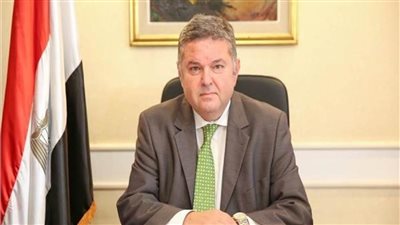 وزير قطاع الأعمال يتابع إجراءات تأسيس شركة مصر لشحن السيارات الكهربائية 