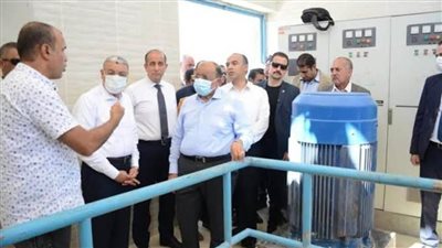 وزير التنمية المحلية ومحافظ المنيا يتفقدان محطة معالجة الصرف الصحي بجبل الطير