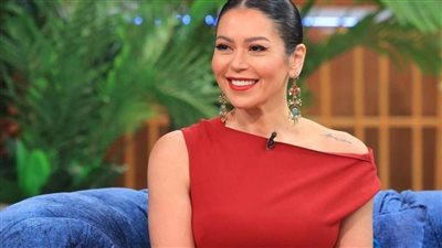 لقاء الخميسي تخطف الأنظار بإطلالة طبيعية | صورة