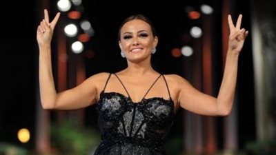 بشرى تتألق على الشاطىء في أحدث ظهور 