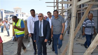 محافظ بورسعيد يفقد العمل في إنشاء مول الملابس المستعملة الجديد