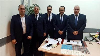 إحباط تهريب سبائك ذهبية تحت حذاء مسافر مصري في مطار القاهرة