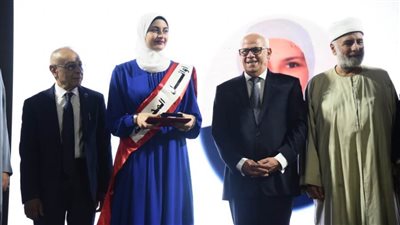 محافظ بورسعيد يكرم اوائل الثانوية العامة والأزهريةوالفنية  بمحافظة بورسعيد(صور)