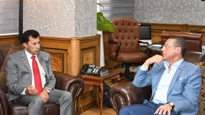 وزير الرياضة يجتمع برئيس اتحاد الكرة الطائرة لمناقشة الاستعدادات للبطولات المقبلة